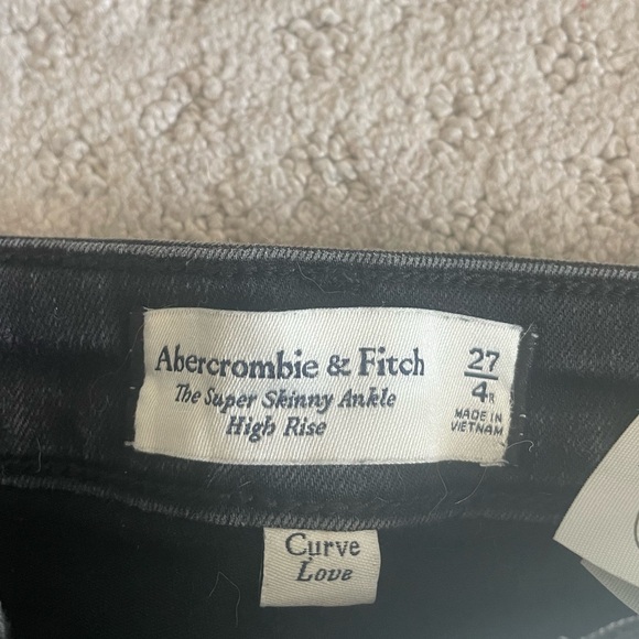 Abercrombie Ankle Jeans - Picture 2 of 4